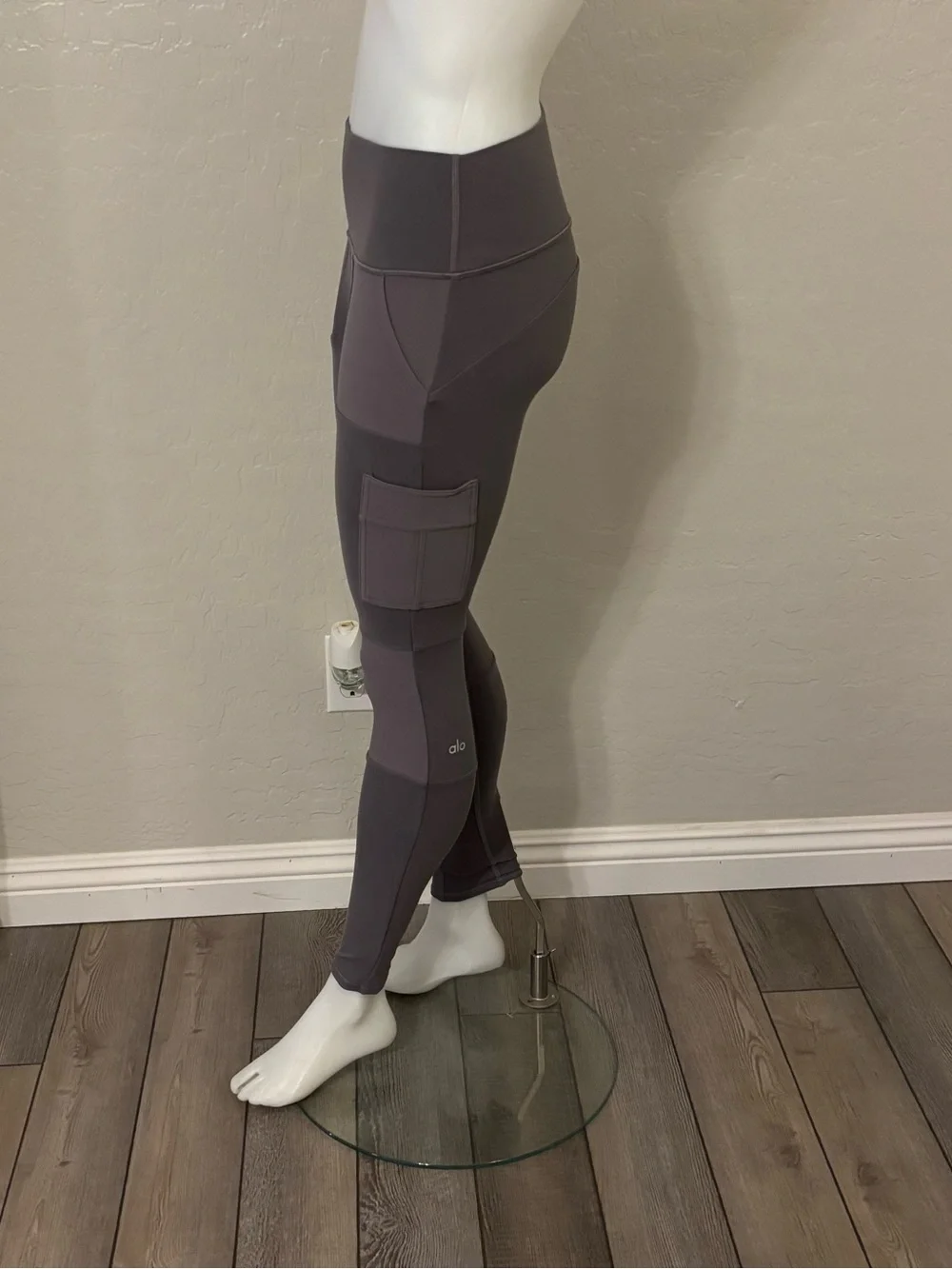 Alo Yoga Women's High Waist Cargo Legging Purple Dusk Small